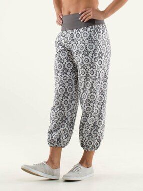 Lululemon Om Pants in Twiggy Printed Nimbus Soot